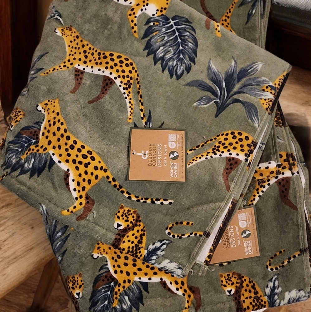 Deborah Connelly S/2 Bath Towels Jungle Print Leopard Floral Green